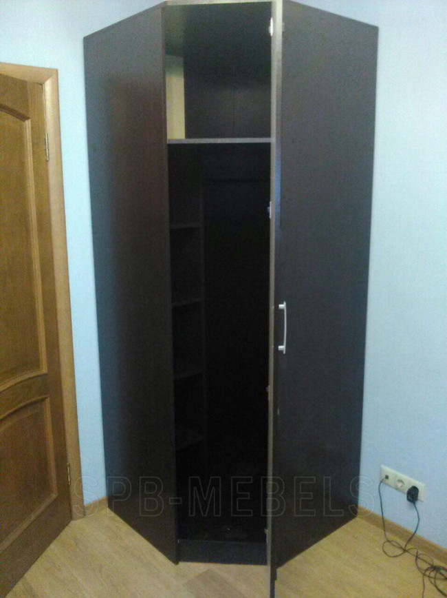 Внутреннее наполнение углового шкафа Внутреннее наполнение углового шкафа